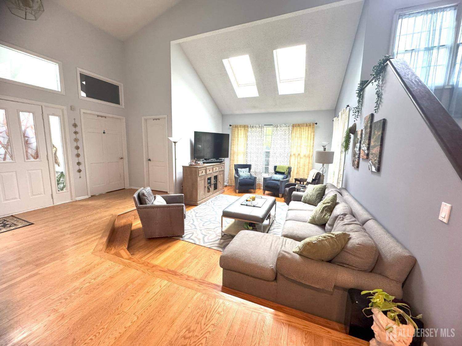 South Brunswick, NJ 08540,1 Crabapple CT
