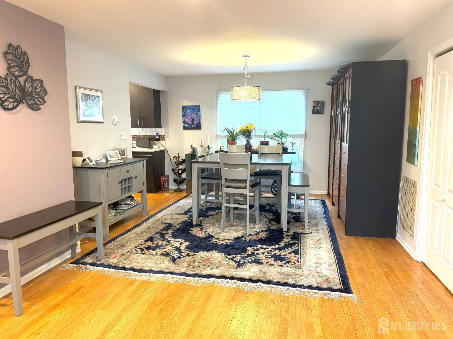 South Brunswick, NJ 08540,1 Crabapple CT