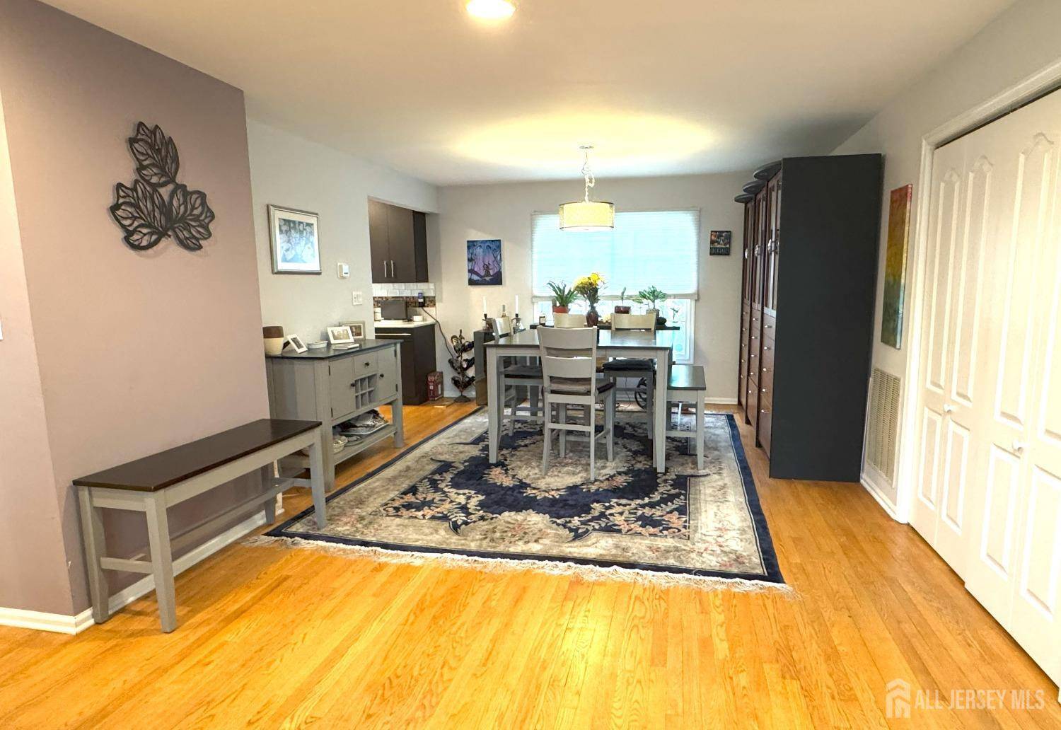 South Brunswick, NJ 08540,1 Crabapple CT