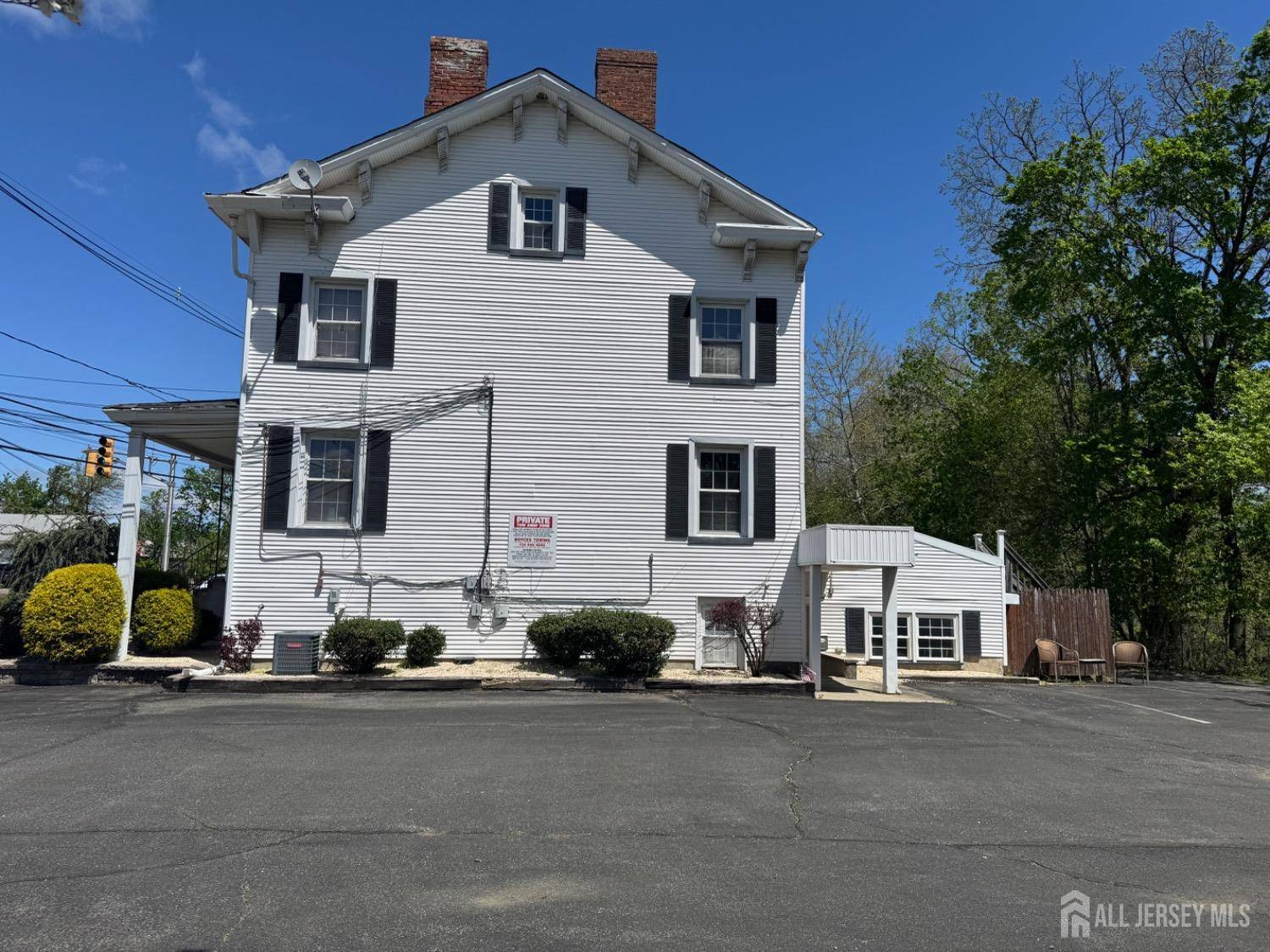 Spotswood, NJ 08884,353 Main ST