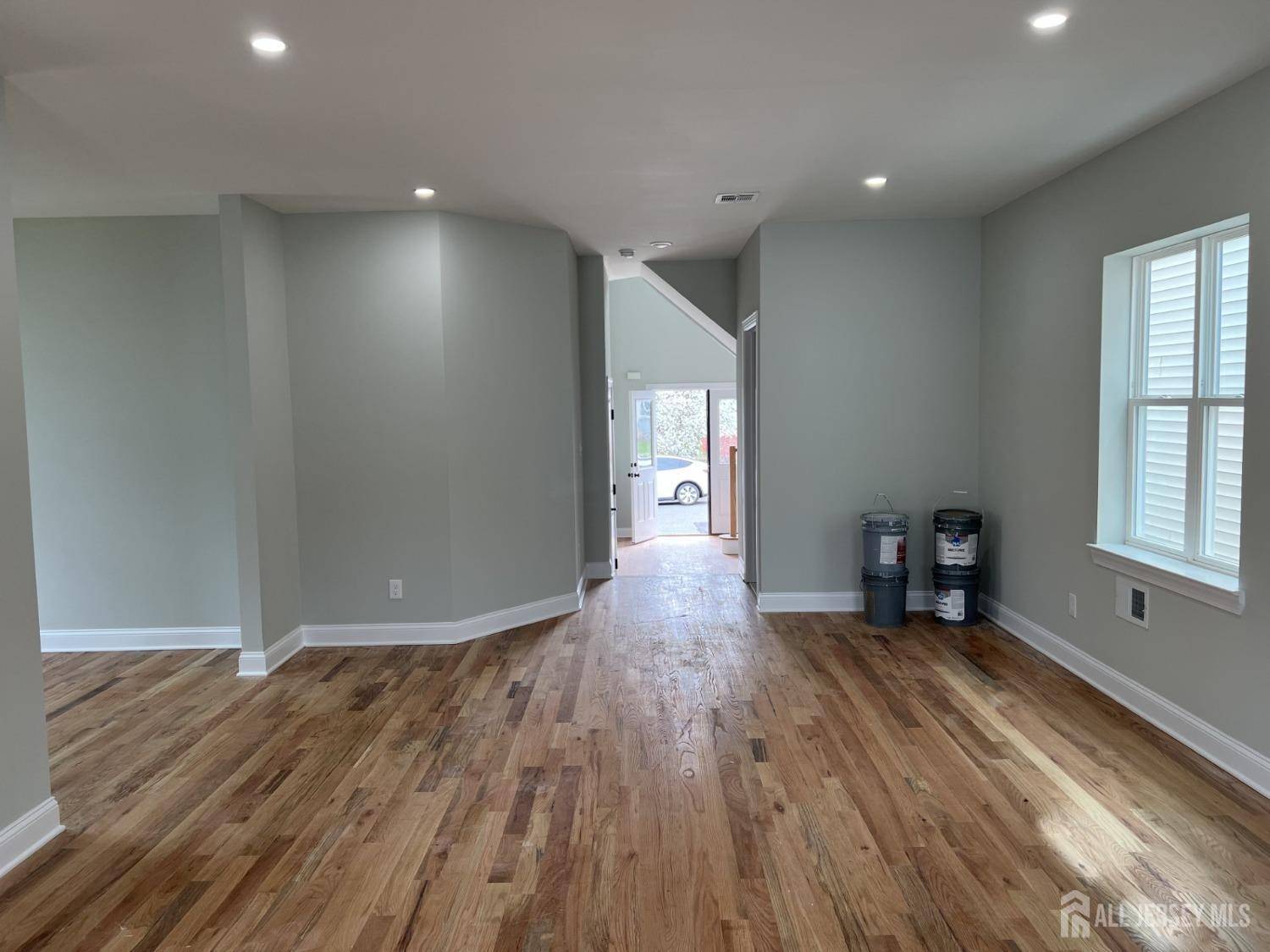 Carteret, NJ 07008,21 Catherine ST