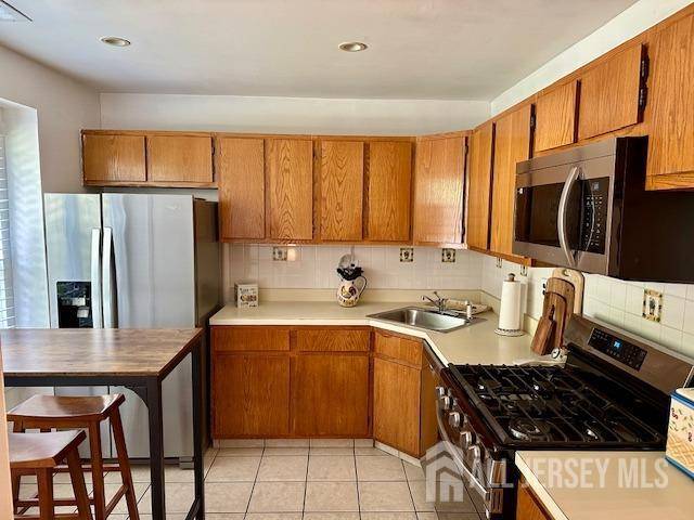 North Brunswick, NJ 08902,271 Constitution CIR