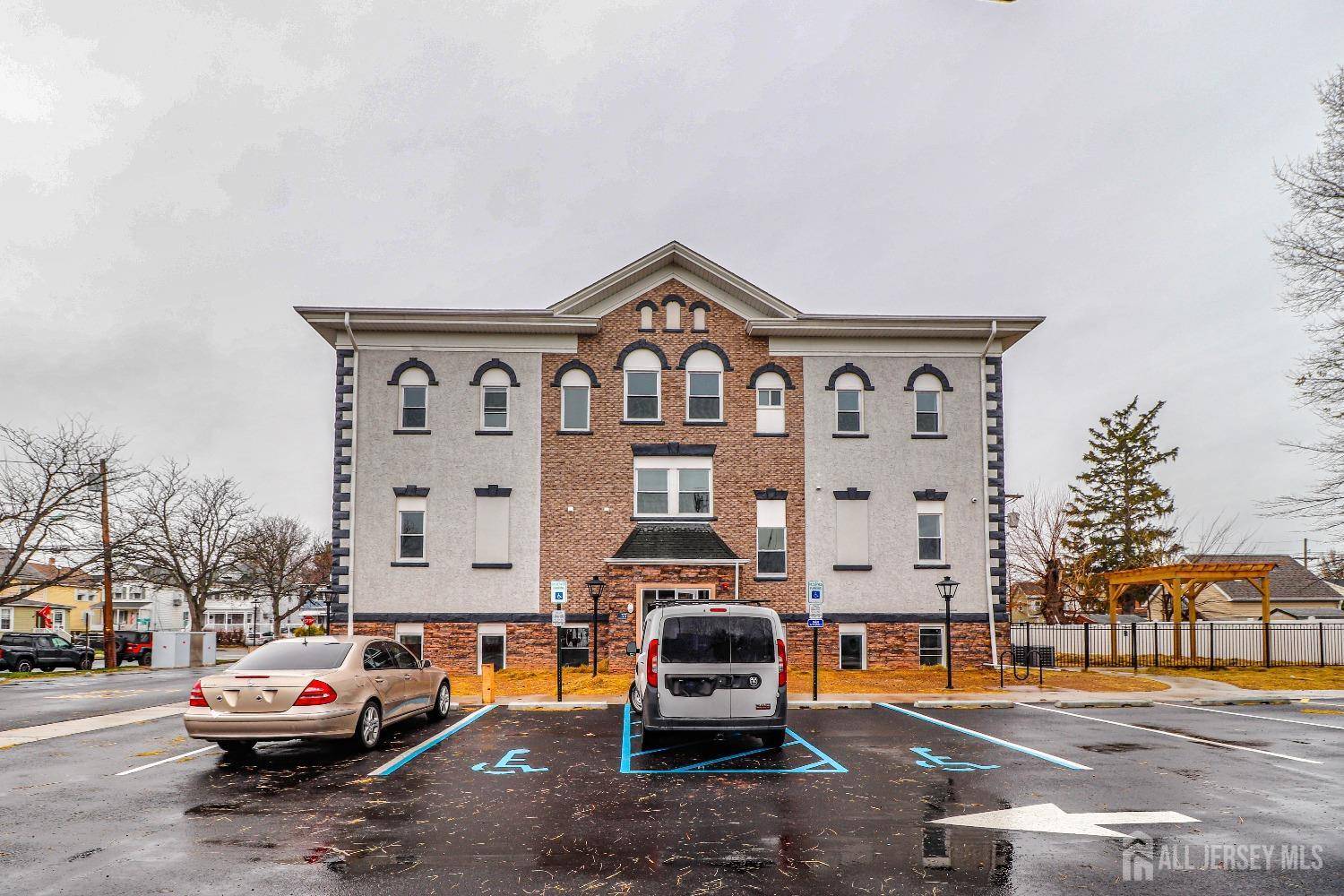 Raritan, NJ 08869,33 second ST