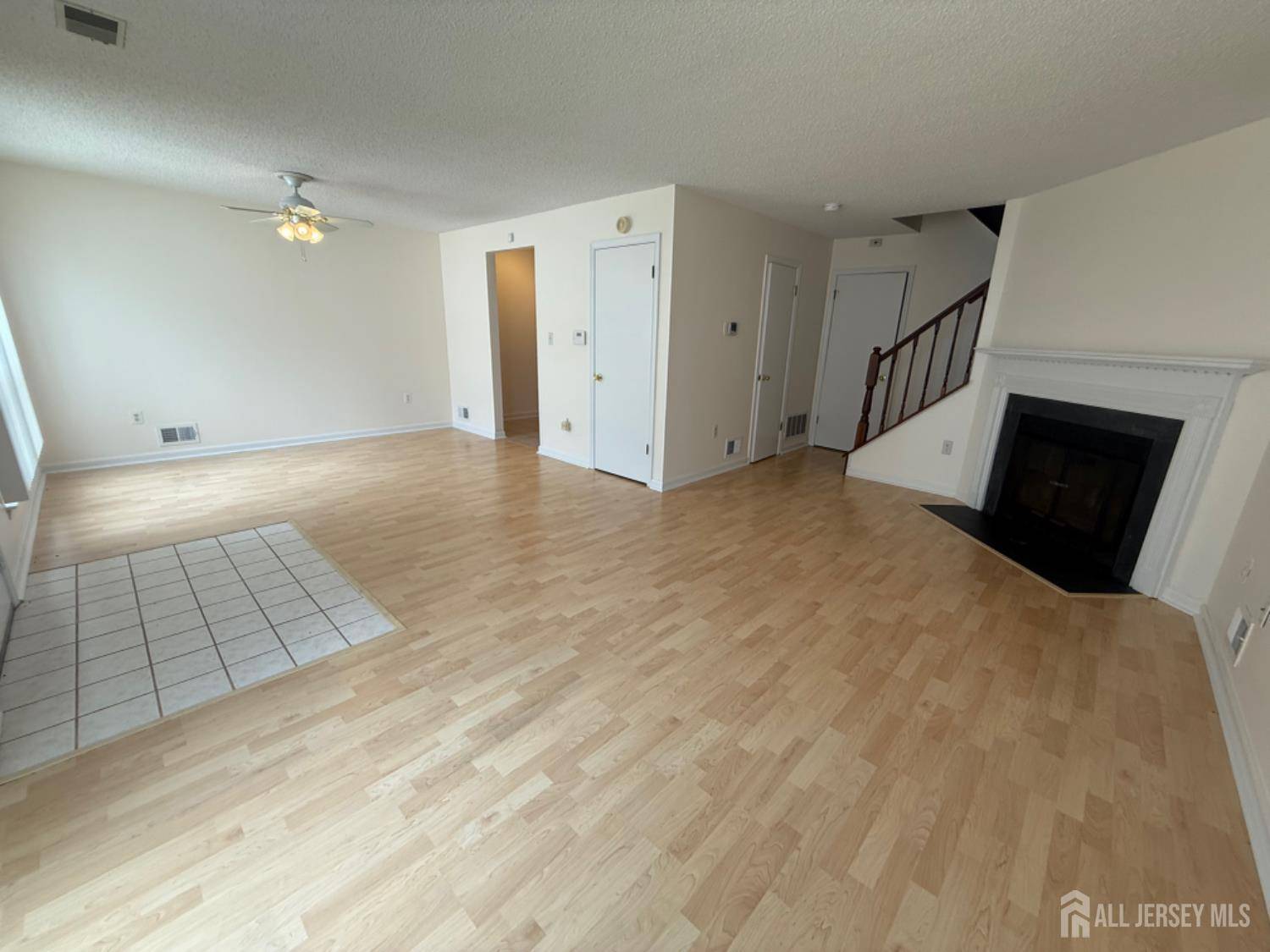 North Brunswick, NJ 08902,207 Darwin LN