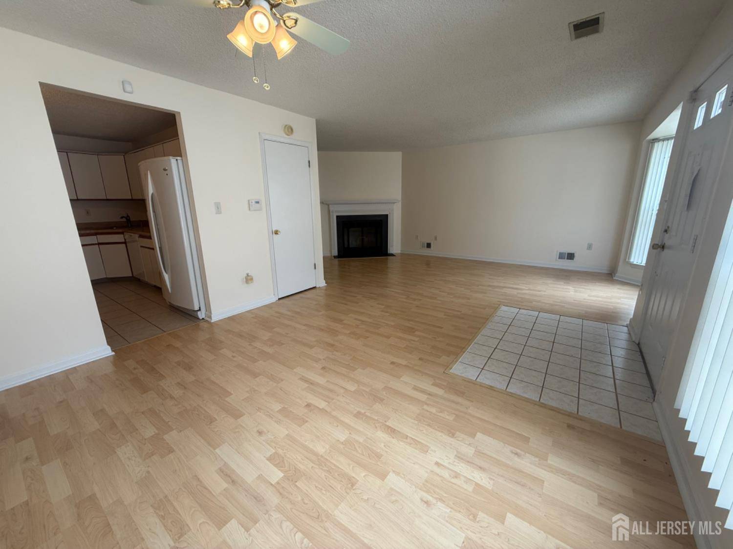 North Brunswick, NJ 08902,207 Darwin LN