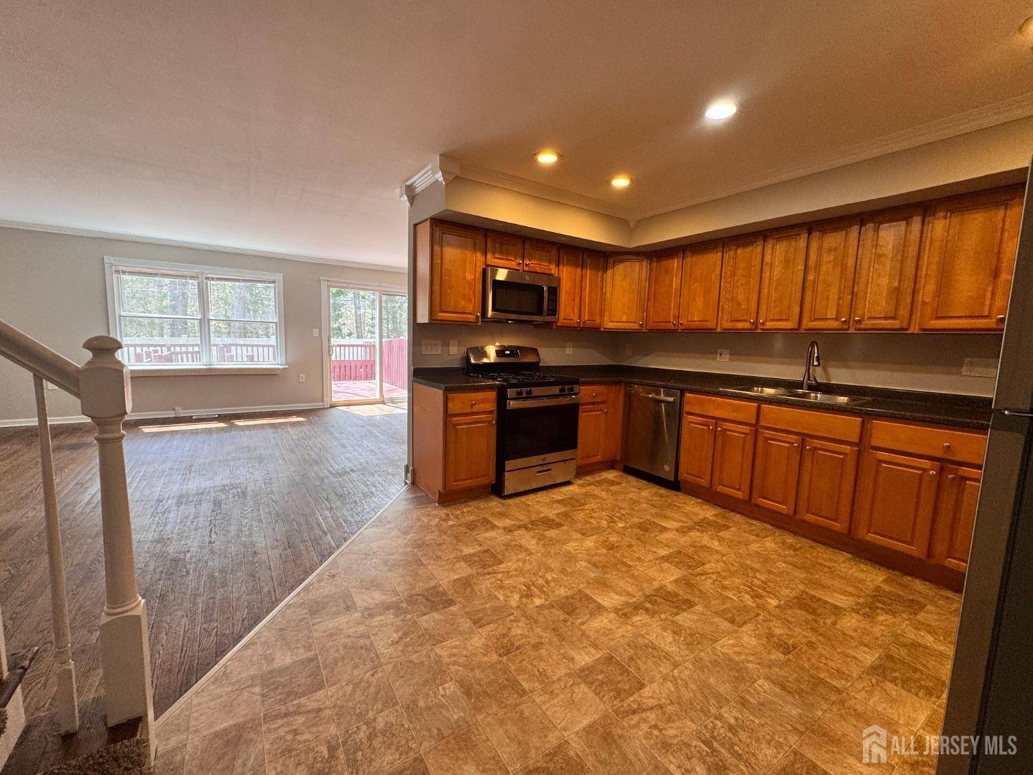 Spotswood, NJ 08884,30 Goldsmith DR