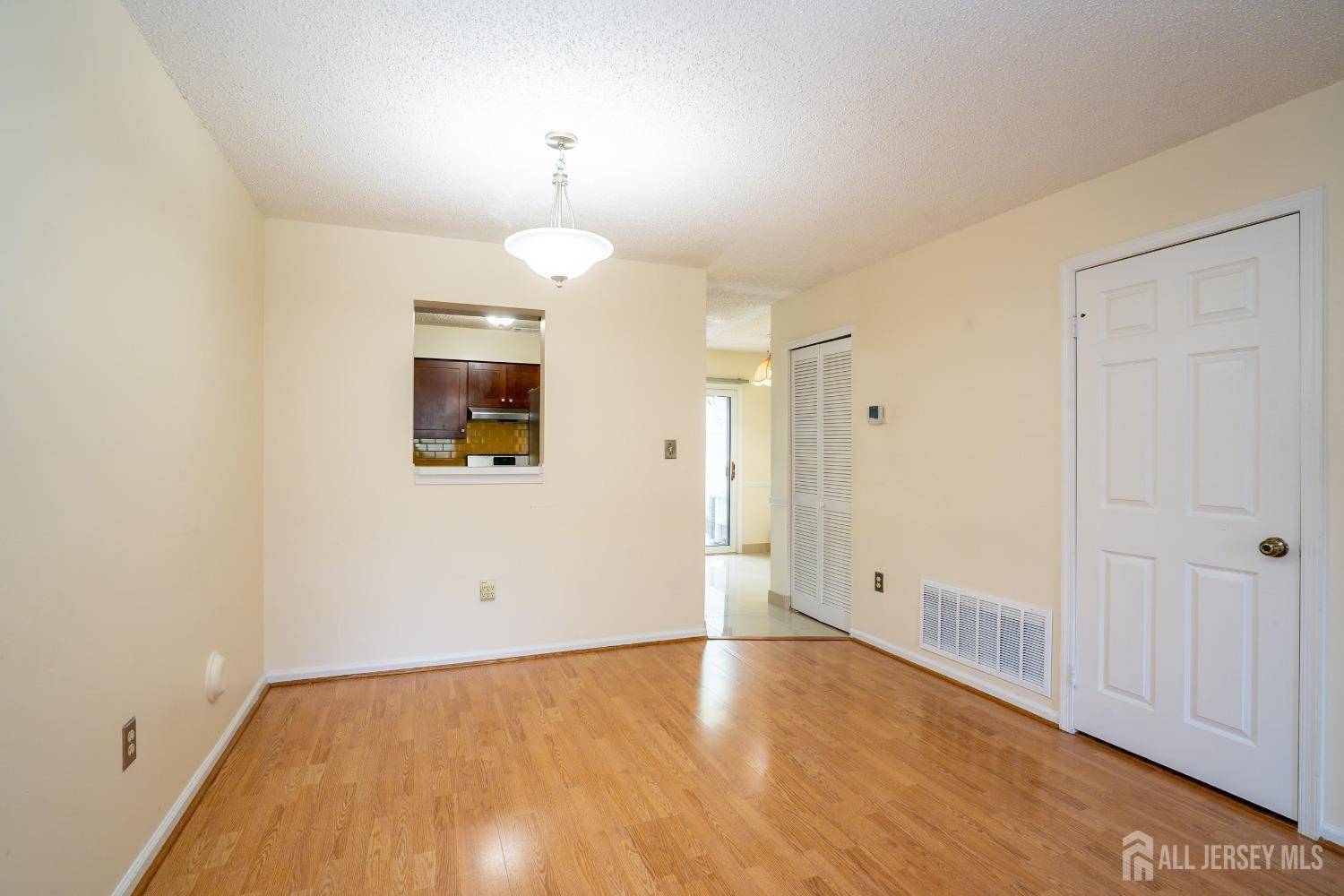 South Brunswick, NJ 08824,163 Susan CT