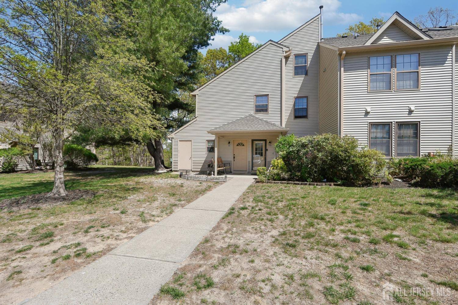 Jackson, NJ 08527,300 Larkspur LN