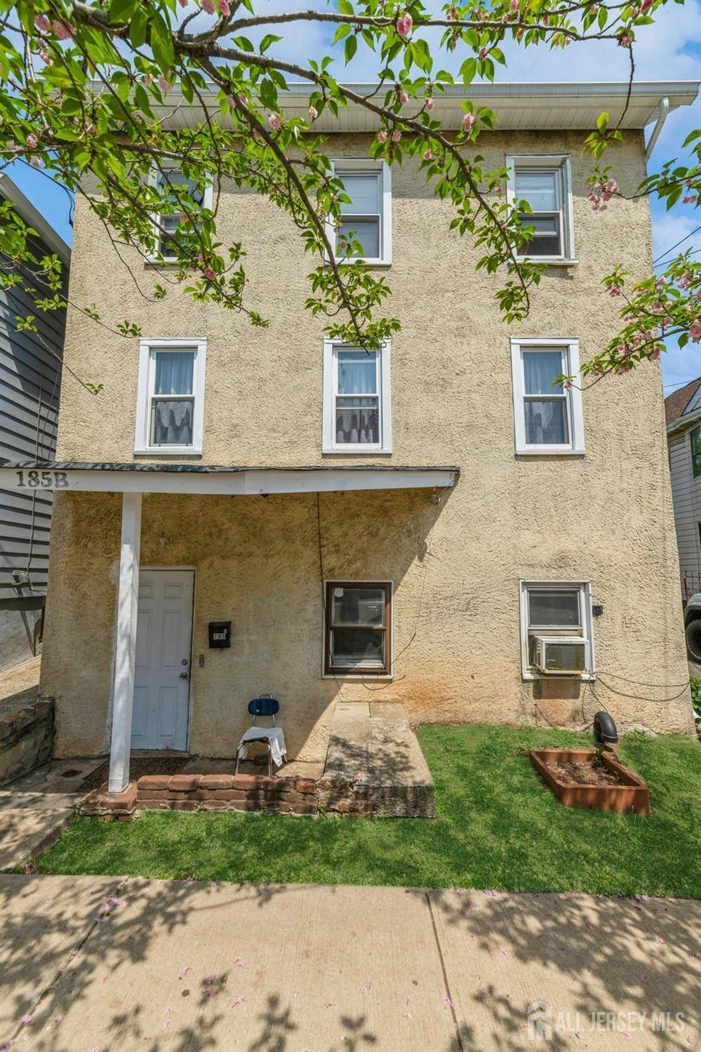 New Brunswick, NJ 08901,185 Redmond ST