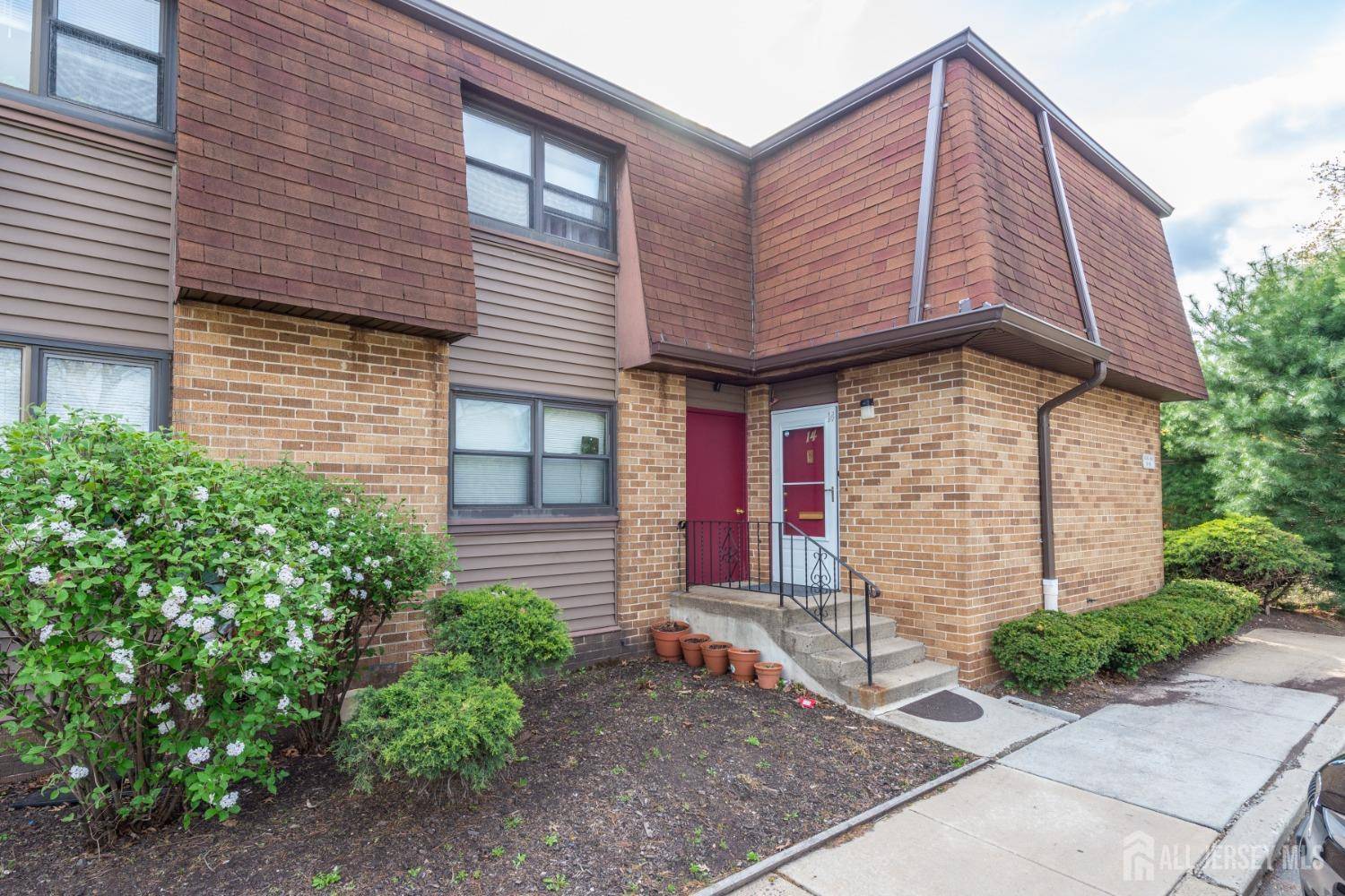 North Brunswick, NJ 08902,1133 livingston AVE