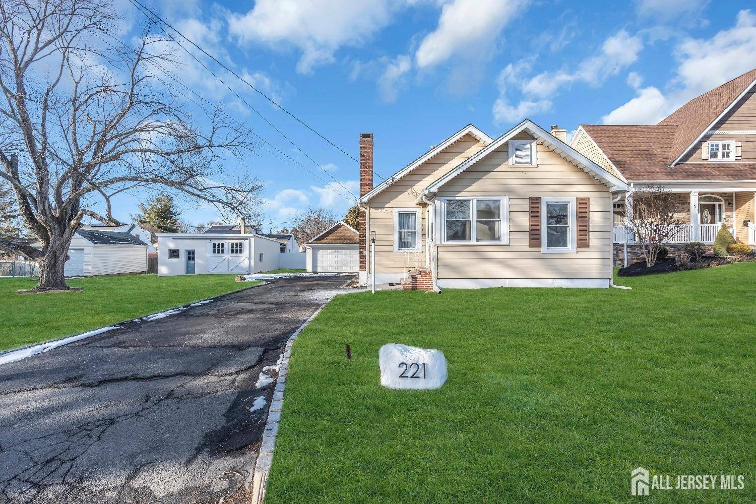 South Plainfield, NJ 07080,221 E Golf AVE