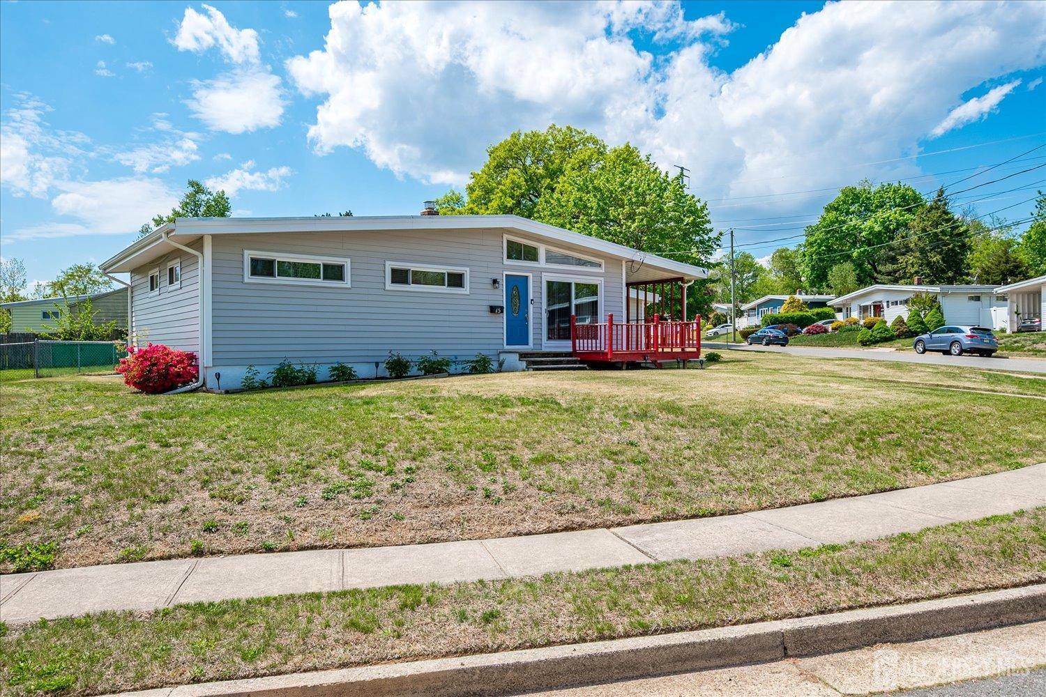 Edison, NJ 08817,15 Kenlen DR
