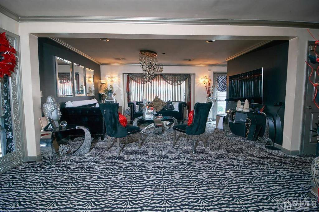 Iselin, NJ 08830,1610 Oak Tree RD