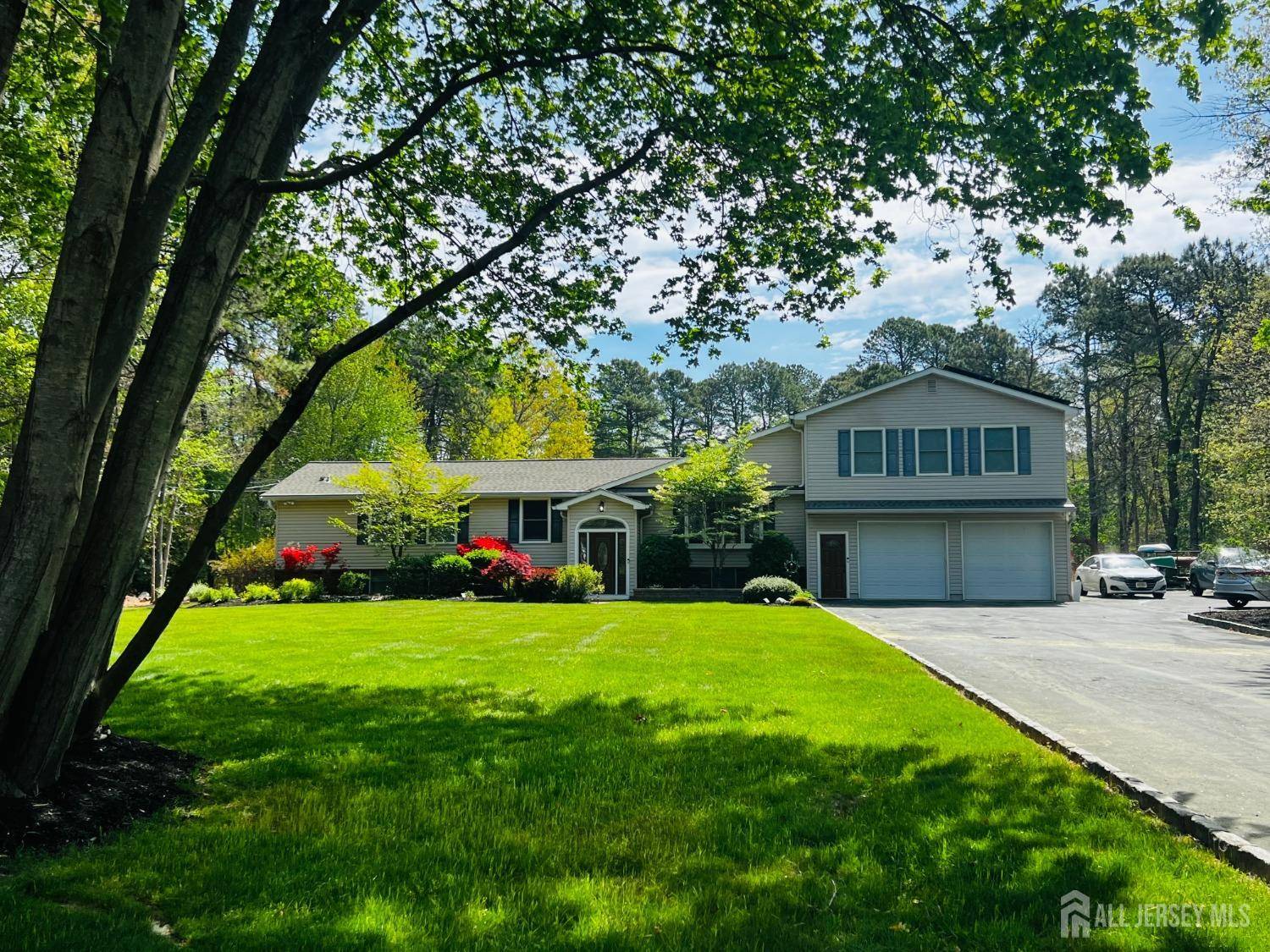 Monroe, NJ 08831,195 Old Forge RD
