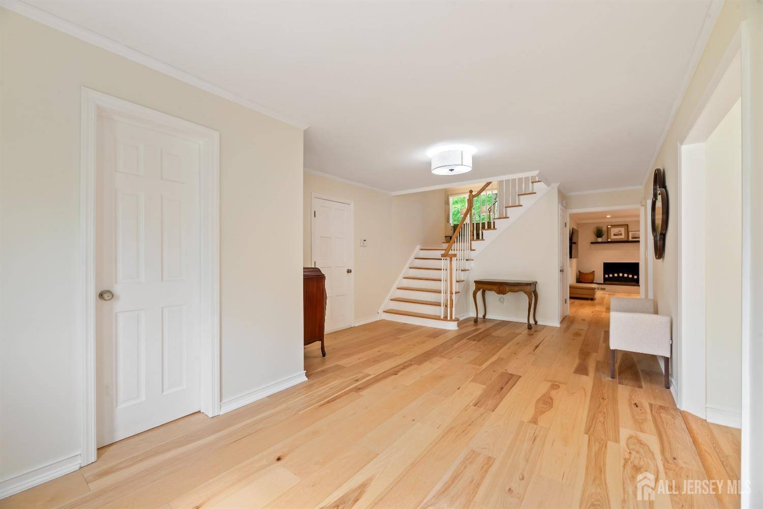 East Brunswick, NJ 08816,21 Colonial DR