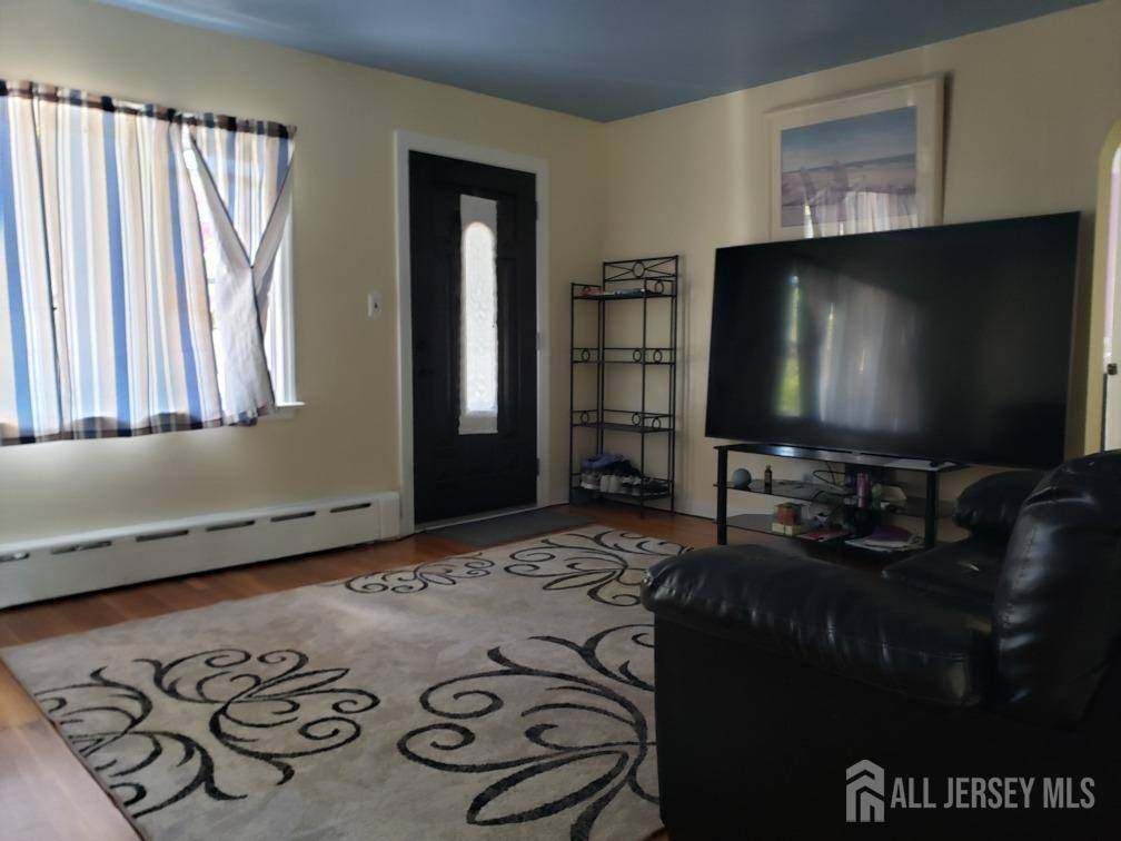 Edison, NJ 08817,22 Trenton AVE