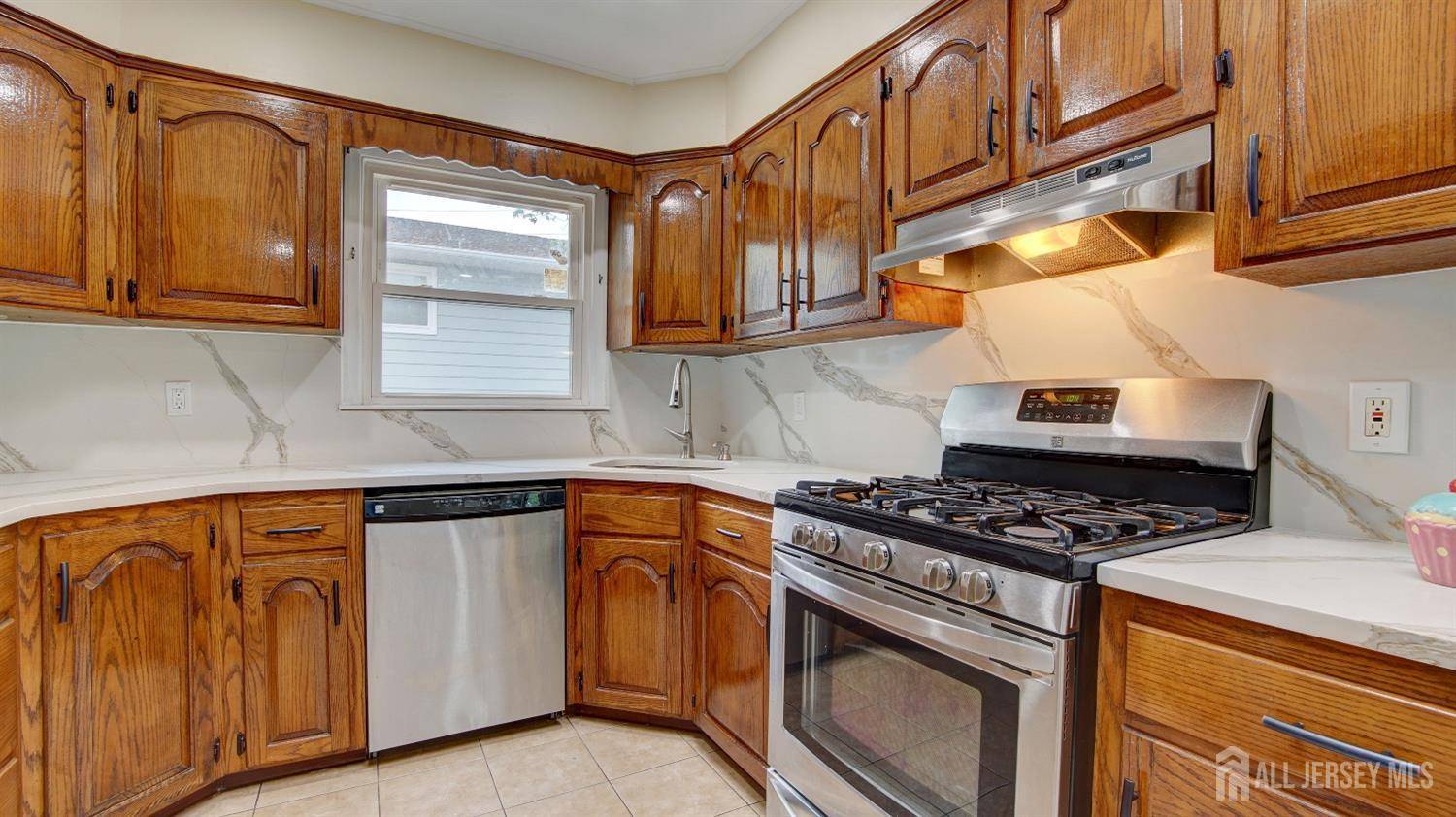 North Brunswick, NJ 08902,1487 Columbia DR