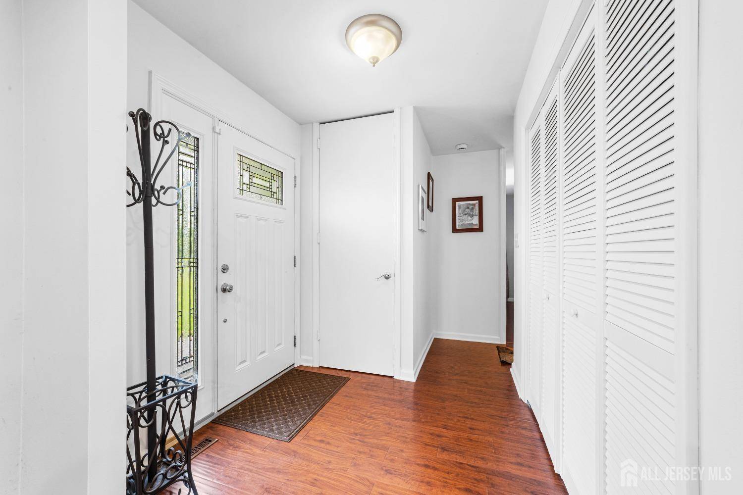 South Brunswick, NJ 08824,64 Kingsley RD