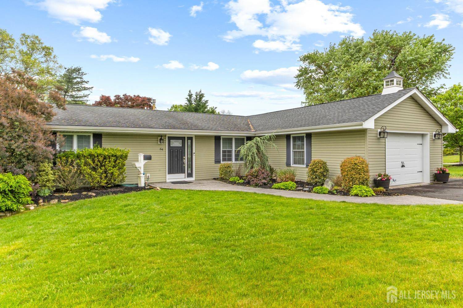 South Brunswick, NJ 08824,64 Kingsley RD