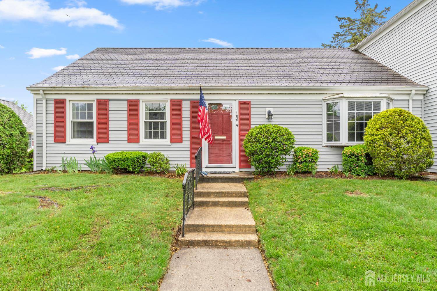 Monroe, NJ 08831,104 GLENWOOD LN #A