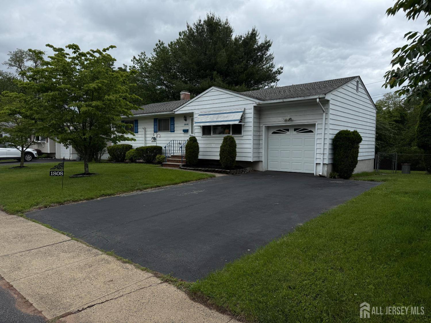 South Plainfield, NJ 07080,1808 Stratford AVE