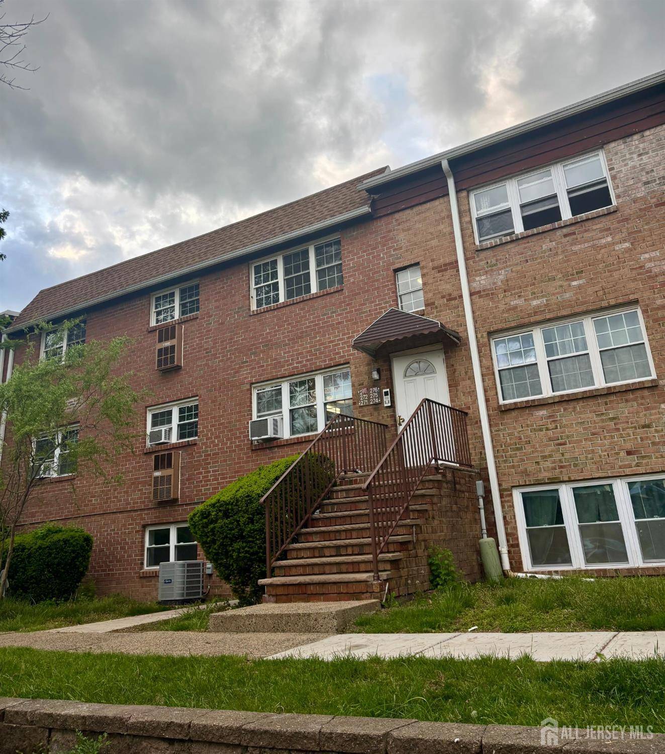 Edison, NJ 08817,273 College DR