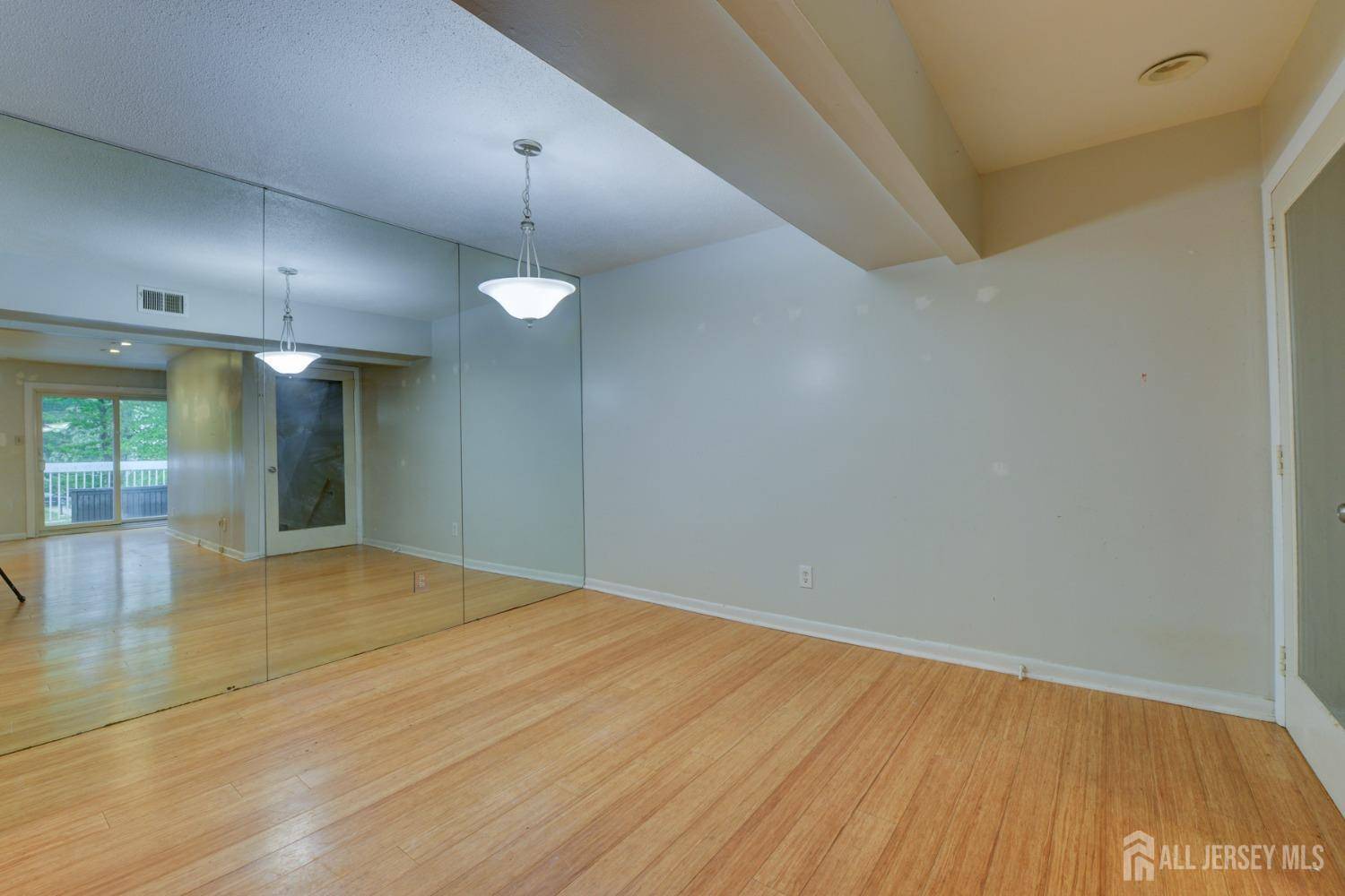 South Brunswick, NJ 08852,38 Wynwood DR