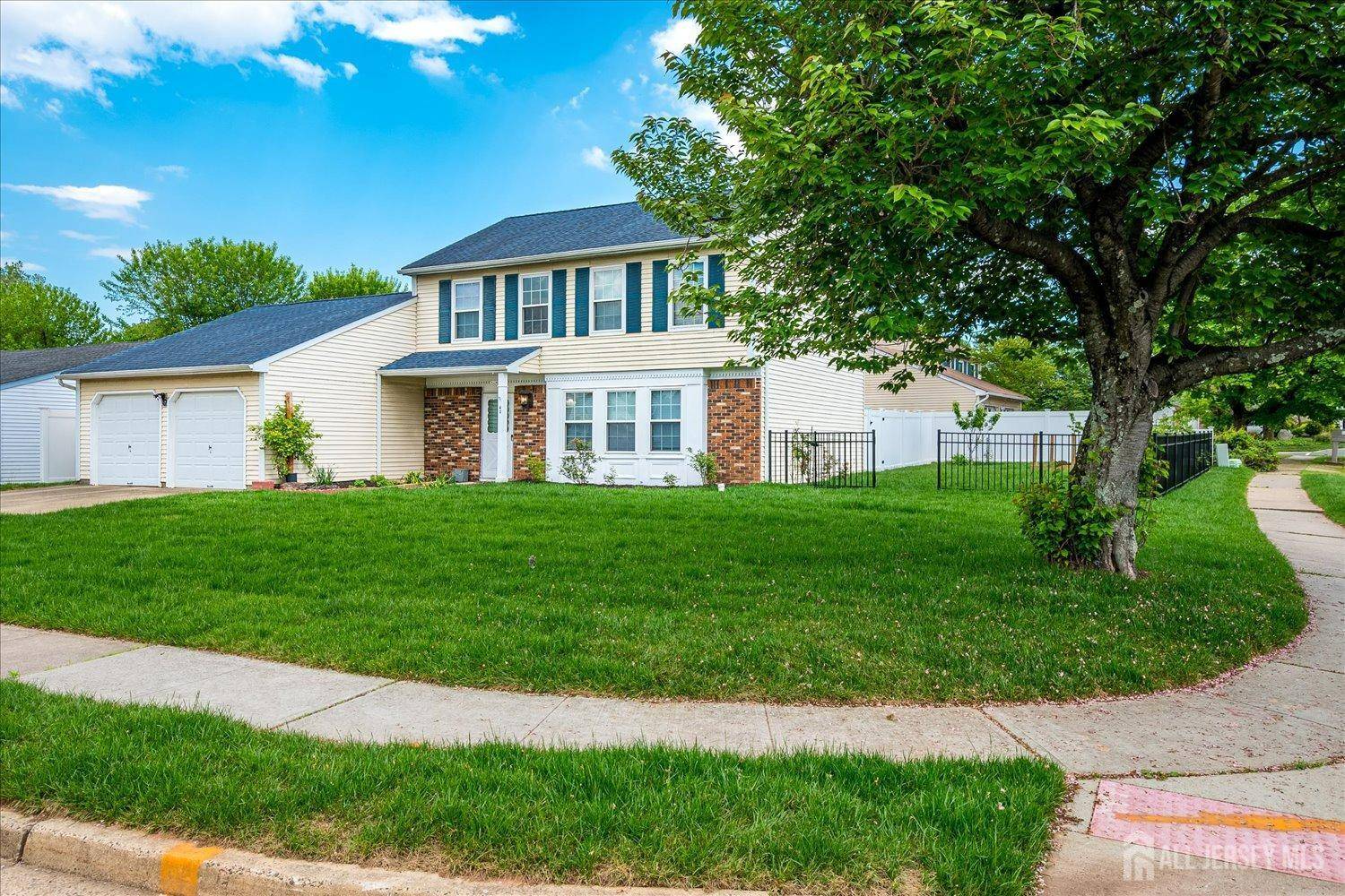 Edison, NJ 08820,40 Azalea DR