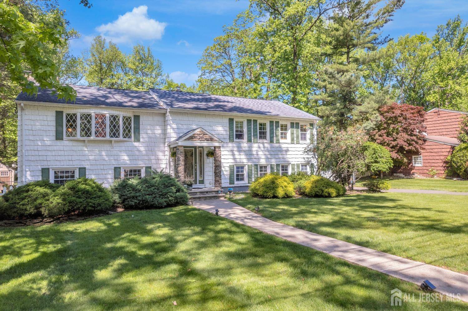 Edison, NJ 08820,17 Tamarack RD