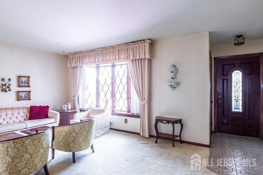 Iselin, NJ 08830,268 E Iselin Pkwy