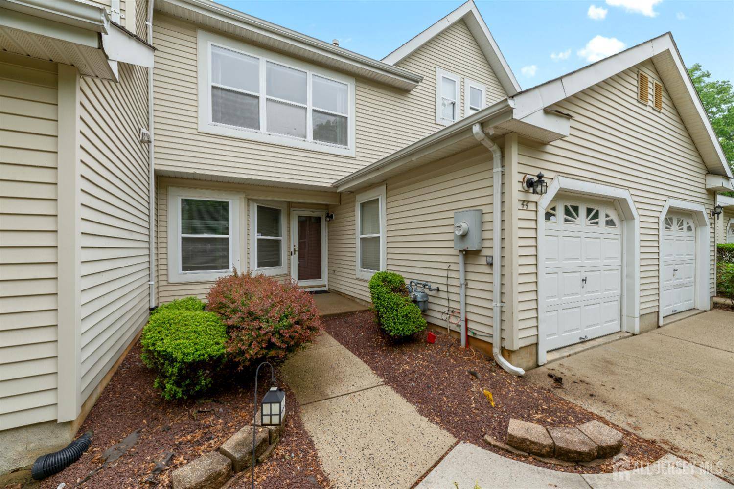 East Brunswick, NJ 08816,44 Treat LN