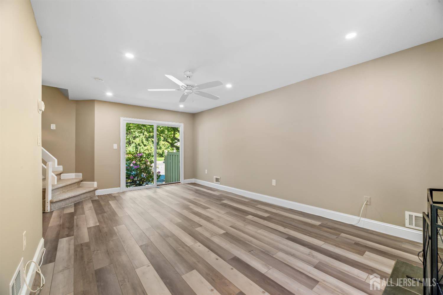 North Brunswick, NJ 08902,1018 Schmidt LN