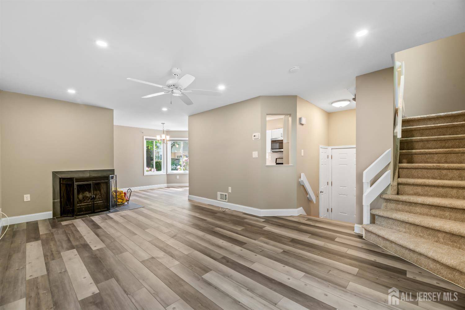 North Brunswick, NJ 08902,1018 Schmidt LN