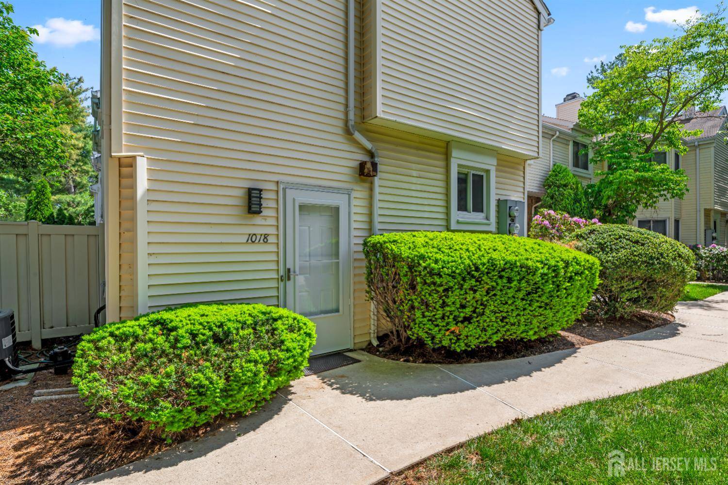 North Brunswick, NJ 08902,1018 Schmidt LN