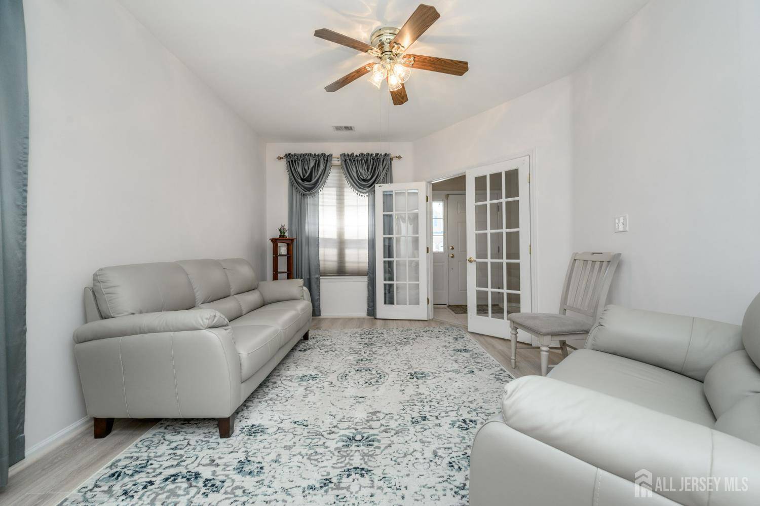 East Brunswick, NJ 08816,55 Park Knoll DR