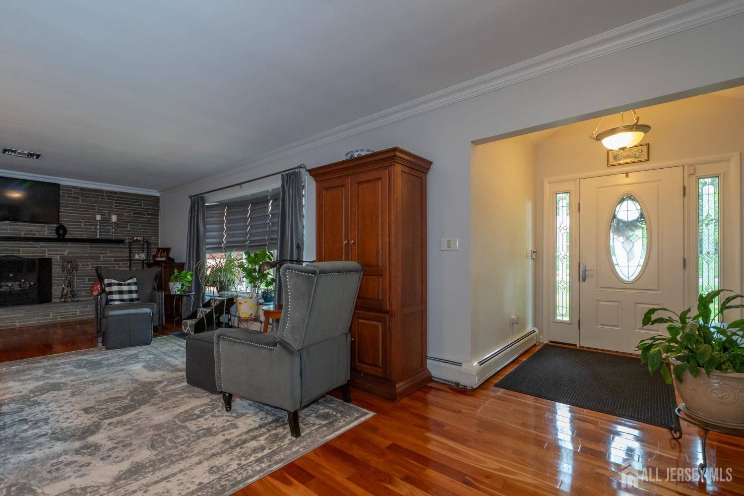 East Brunswick, NJ 08816,12 Hickory DR