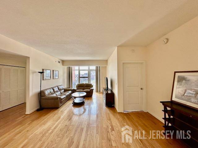 New Brunswick, NJ 08901,20 Livingston AVE #1003