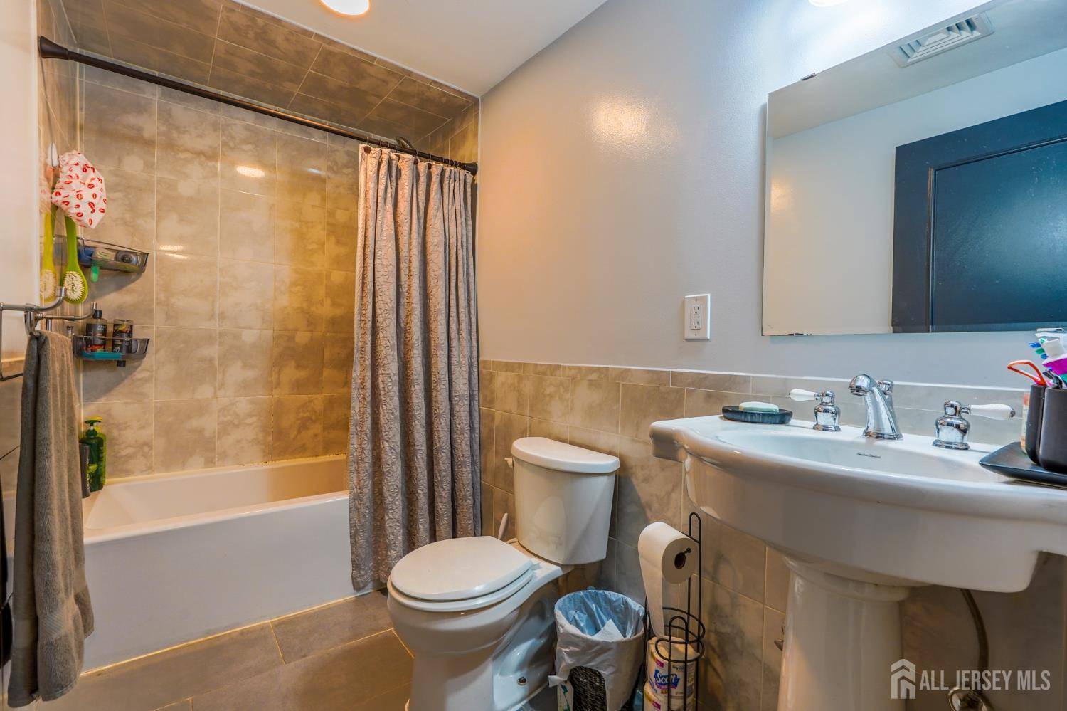 Dunellen, NJ 08812,253 Prospect AVE