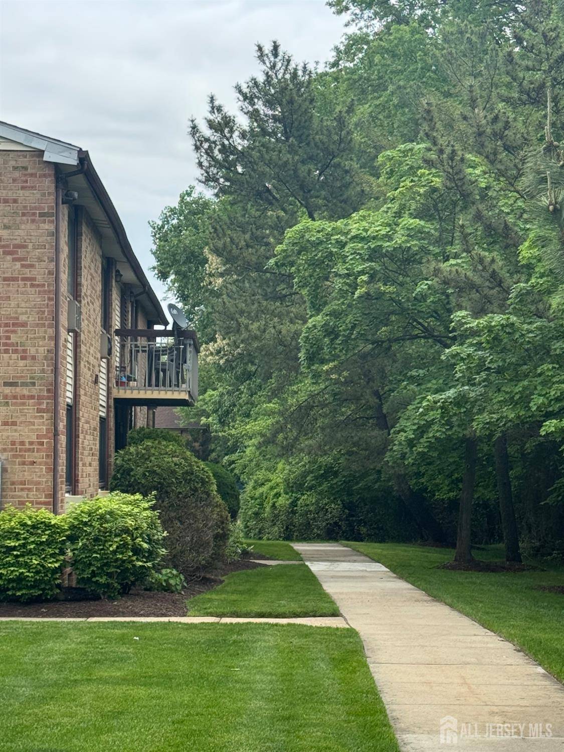 Woodbridge Proper, NJ 07095,320 Cricket LN