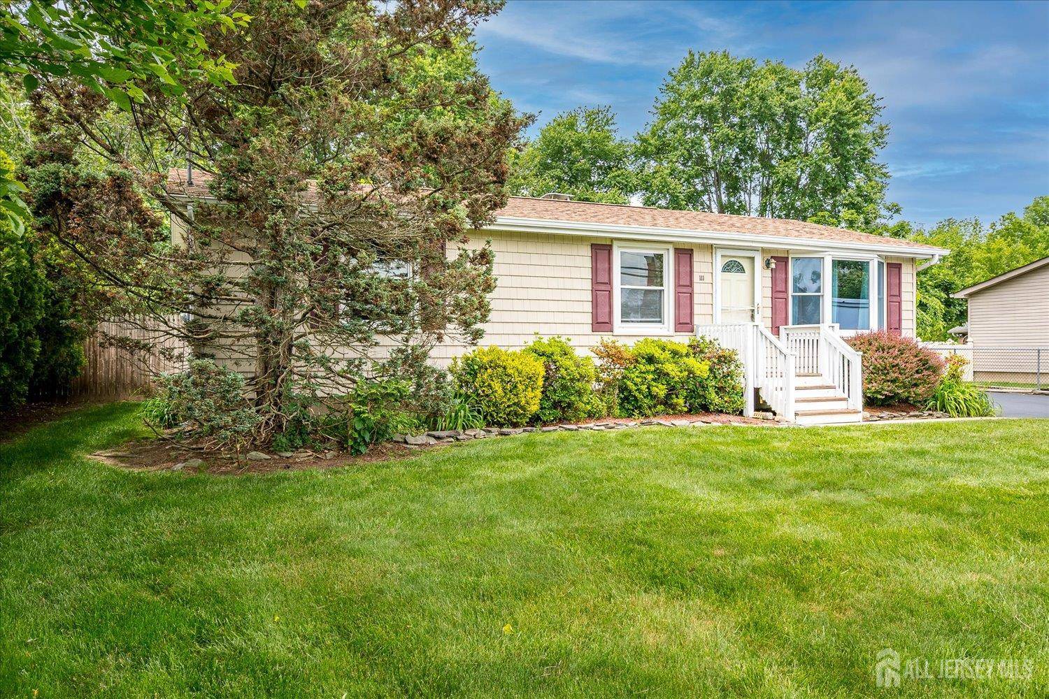 Helmetta, NJ 08828,111 John ST
