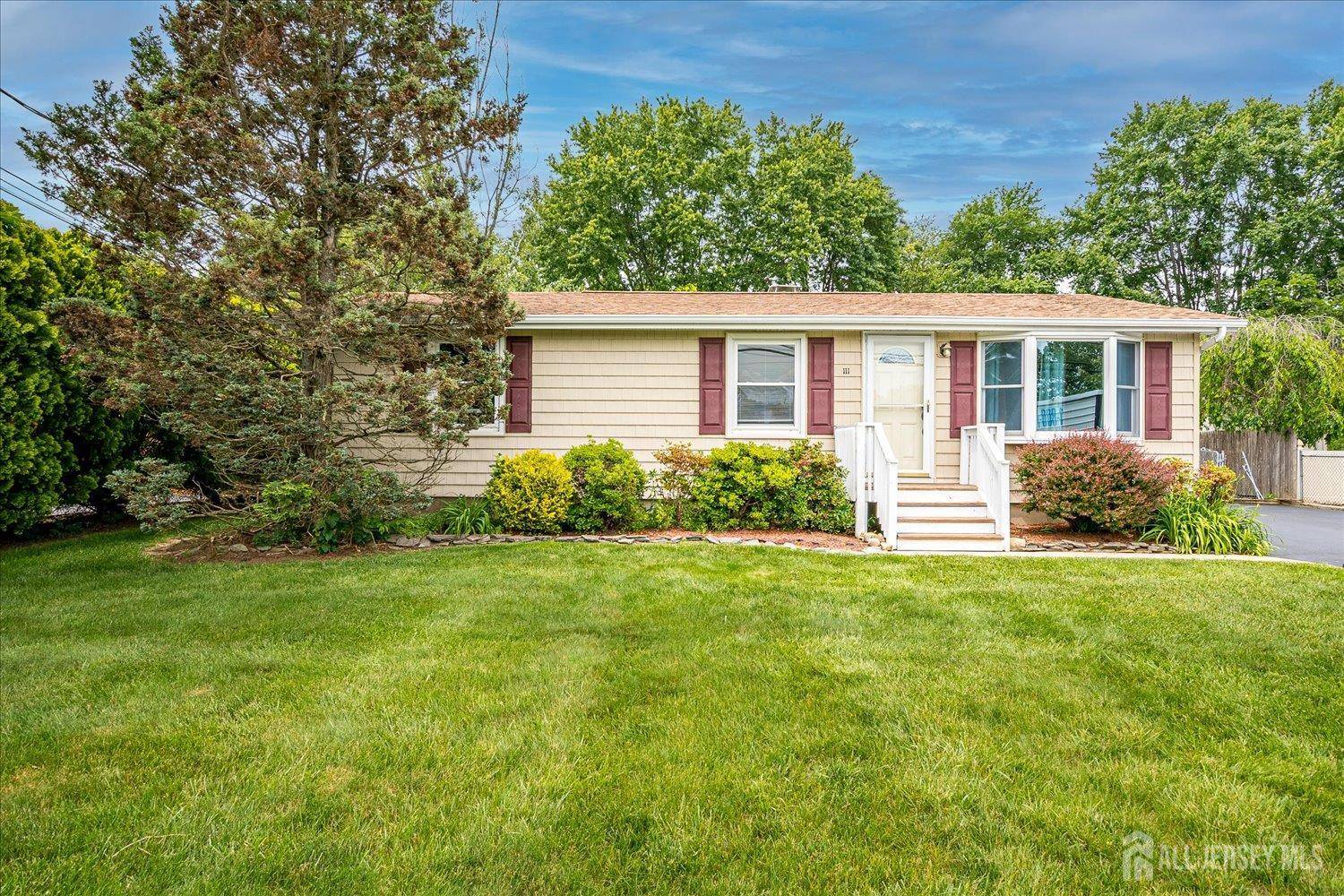 Helmetta, NJ 08828,111 John ST
