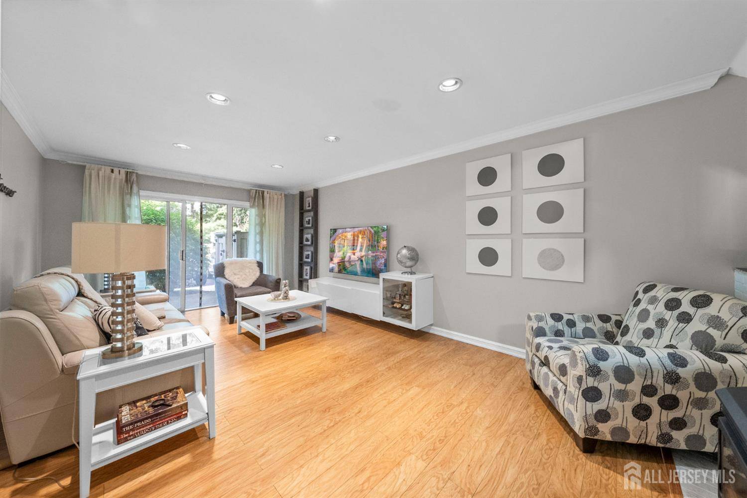 North Brunswick, NJ 08902,1058 Schmidt LN