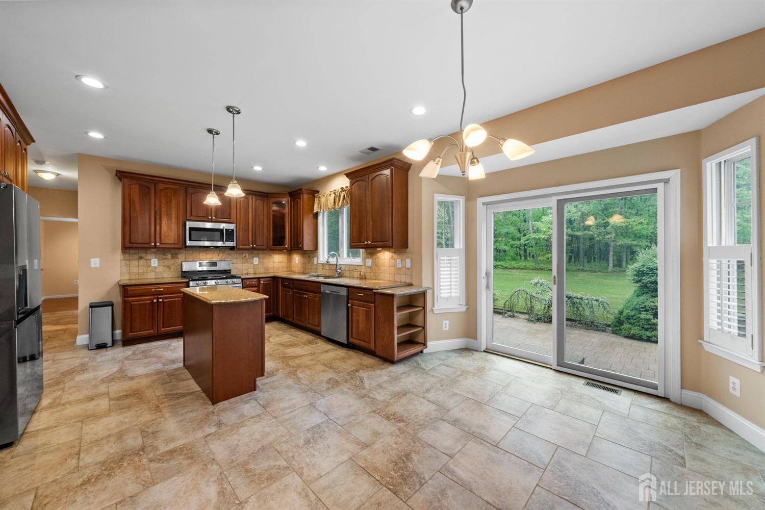 Monroe, NJ 08831,15 Boxwood DR