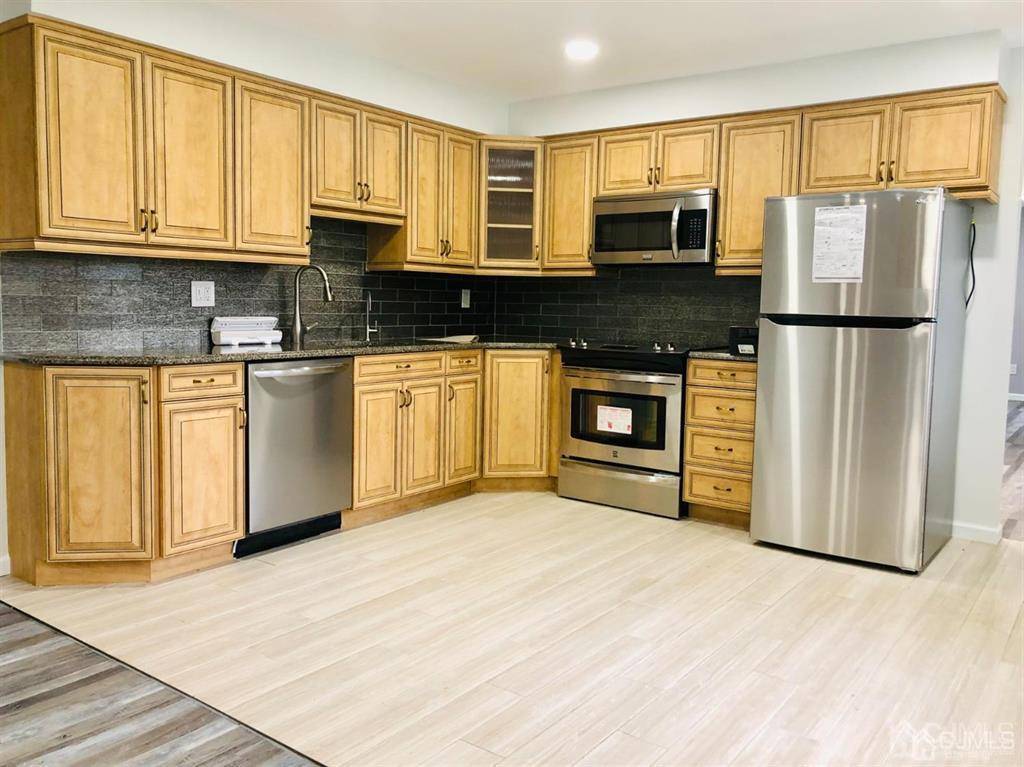 Piscataway, NJ 08854,16 Holly LN