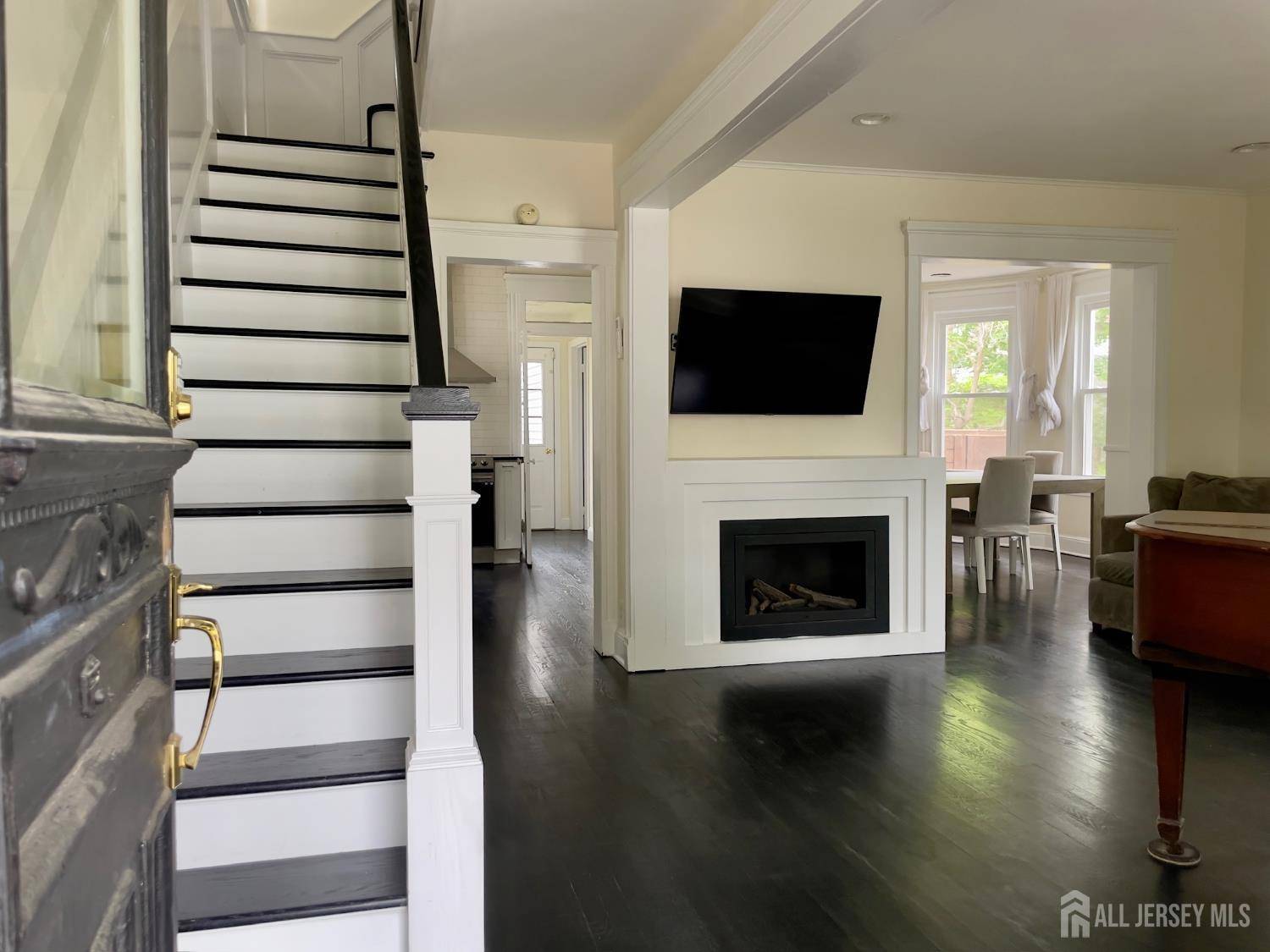 Highland Park, NJ 08904,323 Montgomery ST