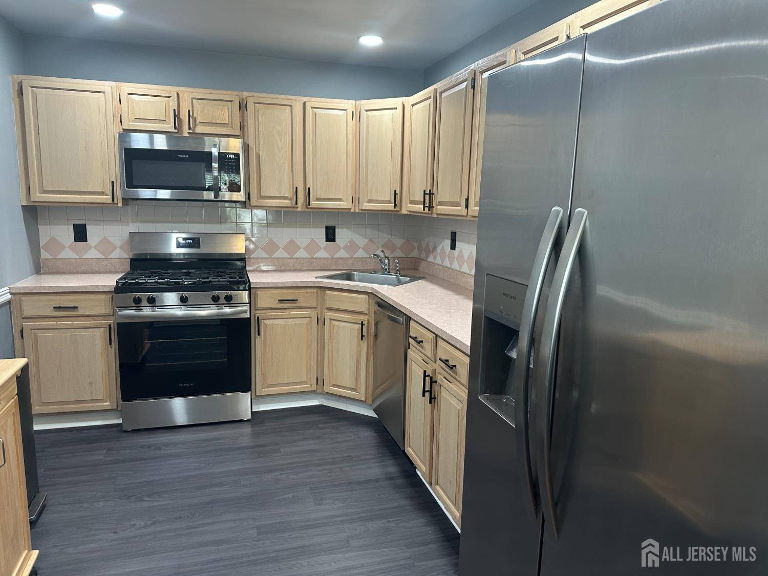 North Brunswick, NJ 08902,8 Bristol DR