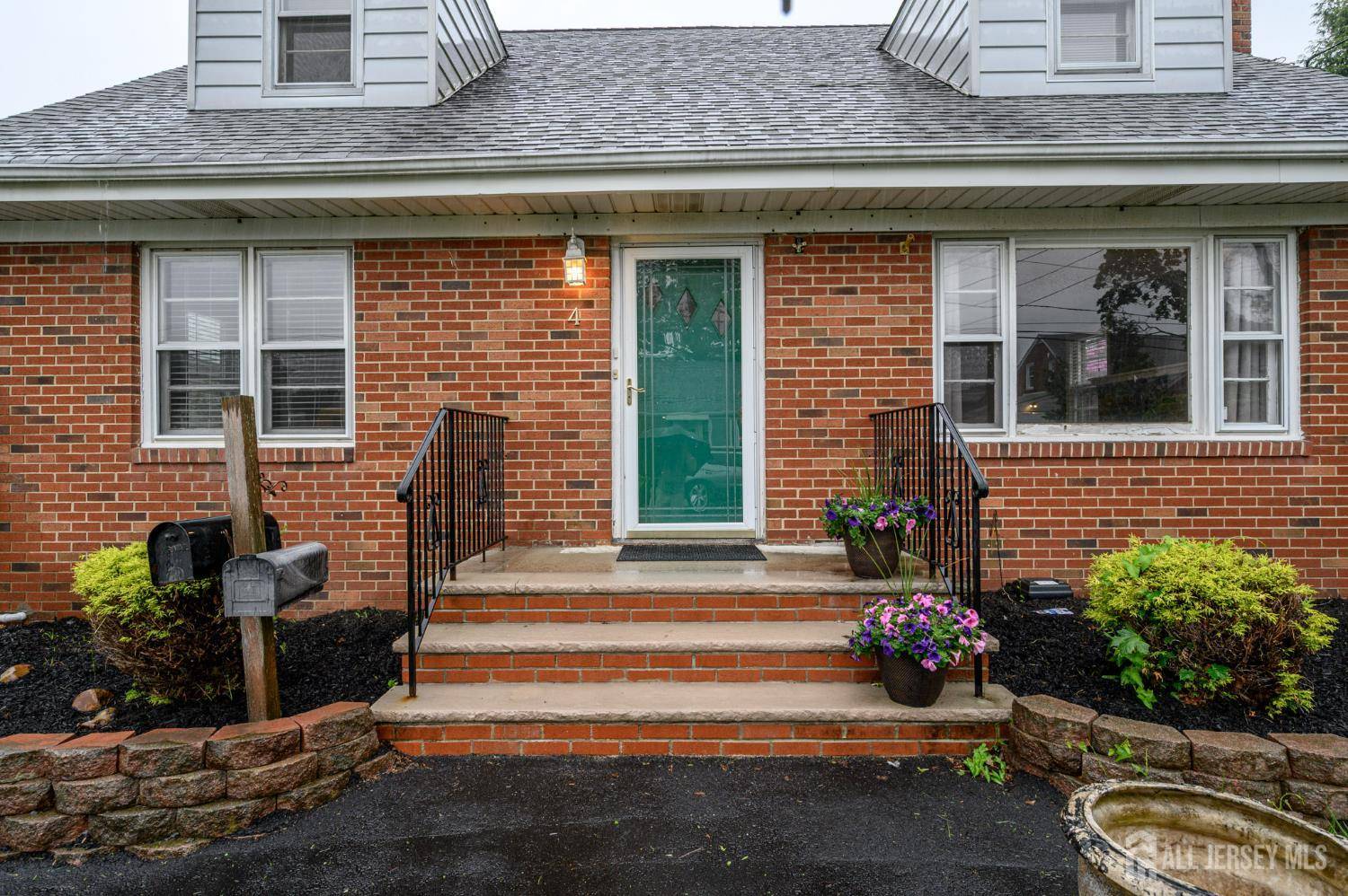 North Brunswick, NJ 08902,4 Ashwood PL