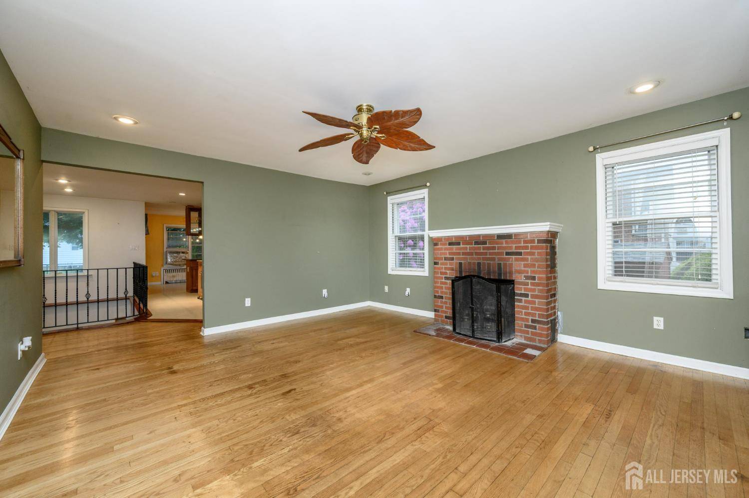 North Brunswick, NJ 08902,4 Ashwood PL