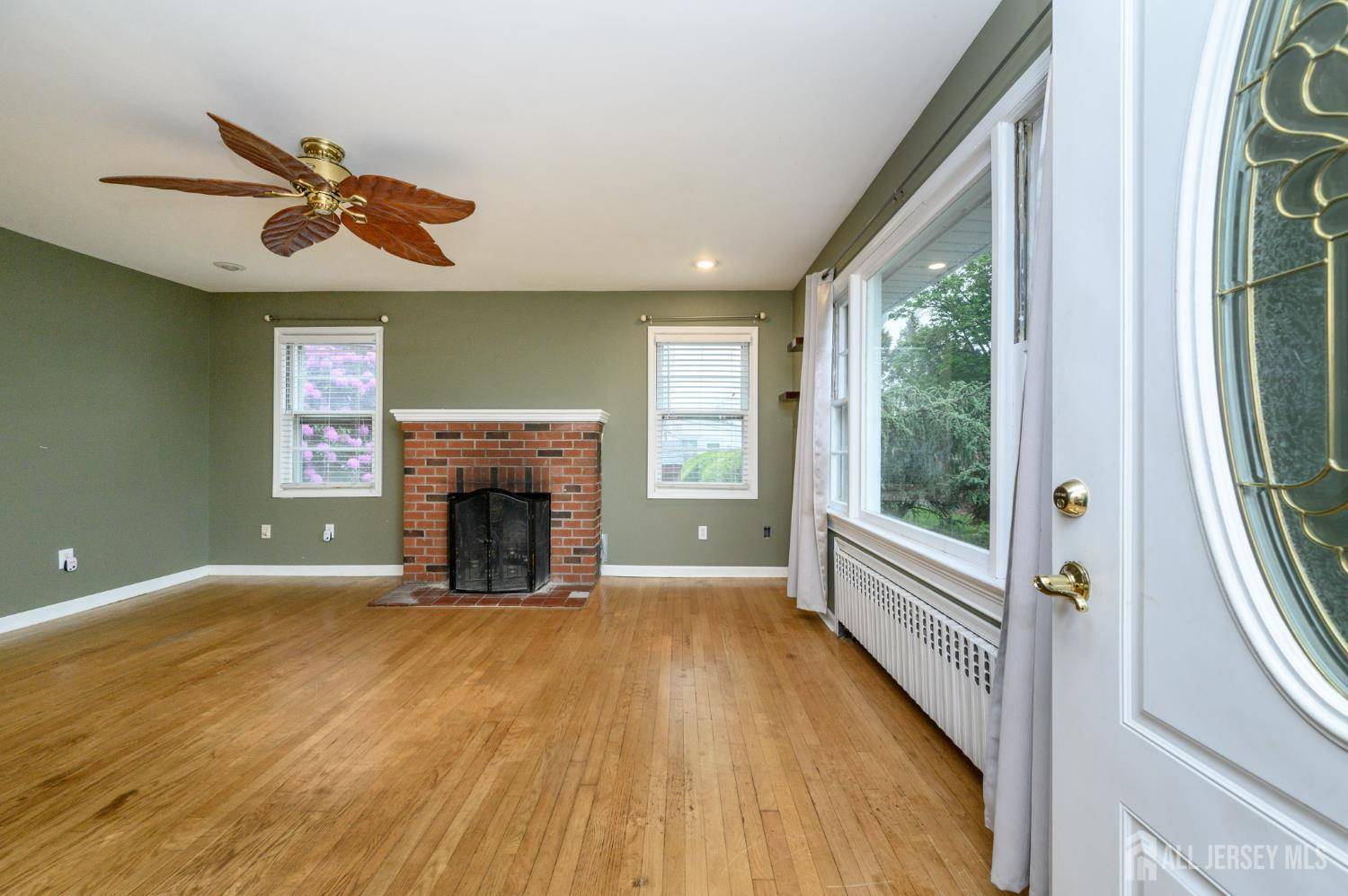 North Brunswick, NJ 08902,4 Ashwood PL