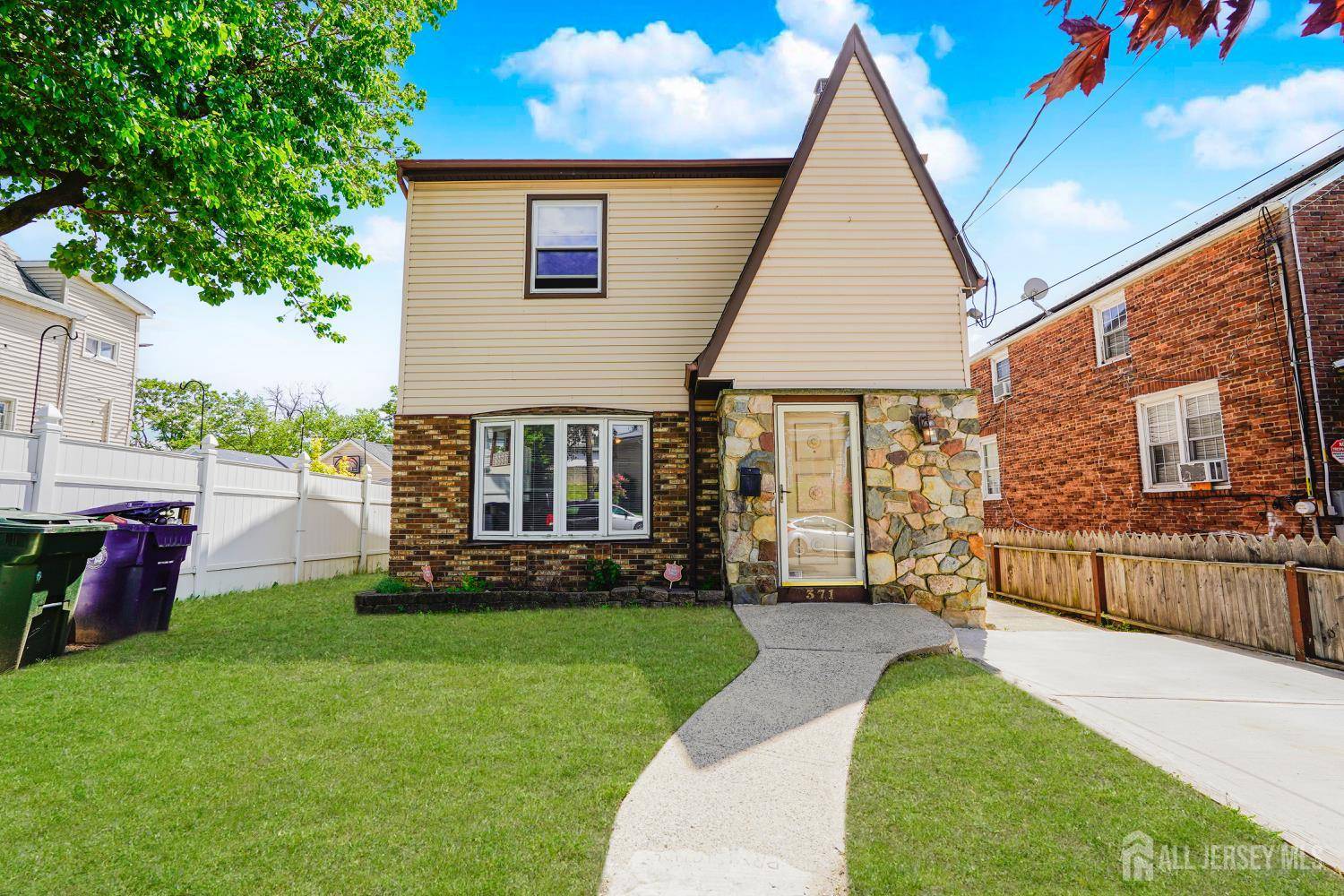 Perth Amboy, NJ 08861,371 Alpine ST